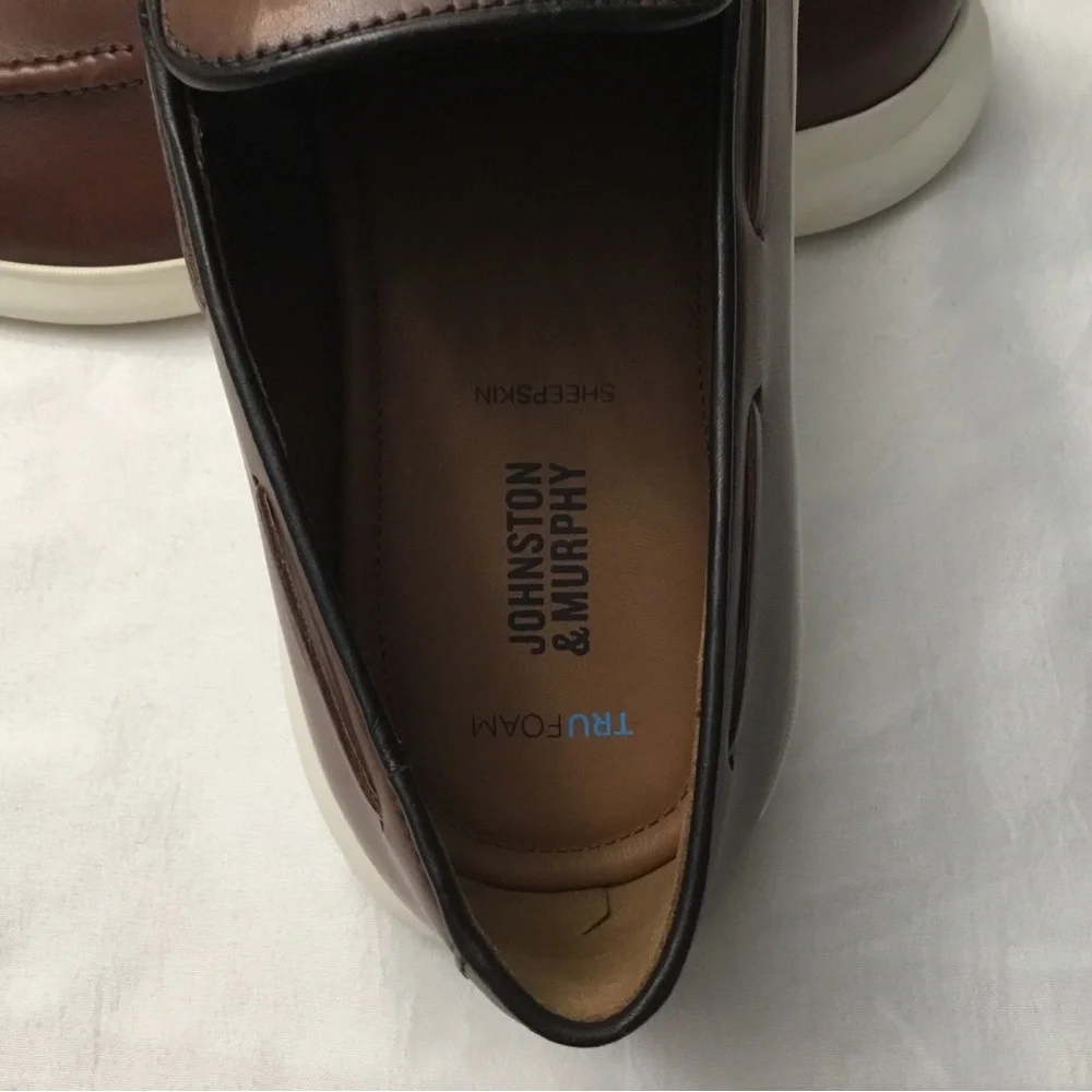 JOHNSTON & MURPHY Sleek Brown and White Slip-On Loafers for Casual Comfort